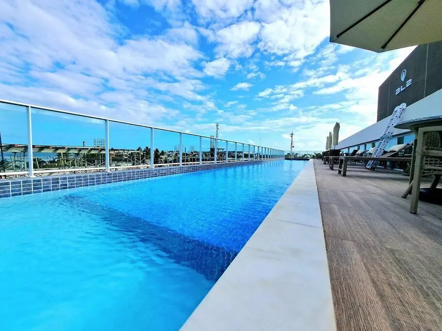 Luxo e conforto à 50 M das piscinas naturais-1